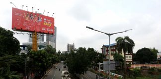 Billboard Lokal Milik Shopee Bikin Ngakak Pengguna Jalan Billboard Lokal Milik Shopee Bikin Ngakak Pengguna Jalan