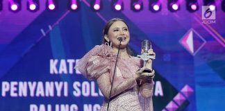 Giliran Wajah Rossa Terpampang di Times Square, New York Giliran Wajah Rossa Terpampang di Times Square, New York