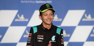 Valentino Rossi Umumkan Pensiun Dari Moto GP Valentino Rossi Umumkan Pensiun Dari Moto GP