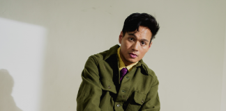 Rendy Pandugo merilis single baru, “Morning Light” 3 September 2021 Kiss FM Medan - Rendy Pandugo dengan bangga mengumumkan perilisan single barunya, berjudul “Morning Light” yang dirilis pada 3 September 2021 mendatang. Morning Lights bakal jadi salah satu track di album terbarunya yang akan dirilis pada tahun 2022 dan diselesaikan oleh beberapa engineers pemenang Grammy, Randy Merril @SterlingSound yang kreditnya termasuk untuk pengerjaan “SOUR” dari Olivia Rodrigo, Folklore dari Taylor Swift, dan banyak lagi, dan di-mixed oleh Ollipop @TheKennelSweden, yang bekerja untuk beberapa nama besar seperti TXT Big Hit dan Red Velvet. Dengan nada akustik yang ringan, segar, dan bahagia, Rendy menyanyikan hati dan pemujaannya dalam lagu ini saat ia mencoba untuk mendapatkan wanita yang ia puja, dan menyebutnya sebagai “Morning Light” nya. Sebutan ”Morning Light” mewakili wanita yang benar-benar ia puja. Dibalut dengan suara-suara autentik dan organik, “Morning Light” sepertinya membawa kita kembali ke momen ketika Rendy Pandugo pertama kali memulai perjalanannya di tahun 2017. Inilah Rendy yang benar-benar menjadi dirinya sendiri. Rendy Pandugo, salah satu penyanyi populer di Indonesia yang berasal dari kota di Sumatera Utara menemukan kesuksesan pertamanya setelah akhirnya mendapatkan record deal pertamanya ketika ia masih bernyanyi dari kafe ke kafe di Jakarta. Sejak merilis album debutnya pada tahun 2017 ia telah meraih jutaan streaming secara global. Rendy Pandugo sebelumnya telah merilis EP “SEE YOU SOMEDAY” pada Januari 2021 yang telah meraih lebih dari 10 juta streaming. Morning Lights bisa jadi anthem kamu yang lagi jatuh cinta. Soalnya romantis abis!