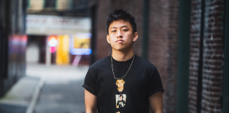 Rich Brian Cetak Rekor di Spotify, Di-streaming 10 Juta Kali Sebulan Rich Brian Cetak Rekor di Spotify, Di-streaming 10 Juta Kali Sebulan