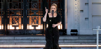 Adele Setujui Permintaan Penonton Lamar Kekasihnya Di Konsernya Adele Setujui Permintaan Penonton Lamar Kekasihnya Di Konsernya