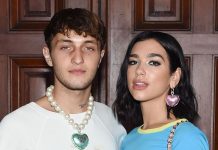 Dua Lipa dan Anwar Hadid Putuskan “Break” Setelah 2 Tahun Pacaran Dua Lipa dan Anwar Hadid Putuskan “Break” Setelah 2 Tahun Pacaran