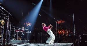 Harry Styles Batal Manggung di Capital One Beach Bash Karena Covid-19 Harry Styles Batal Manggung di Capital One Beach Bash Karena Covid-19