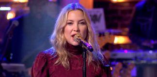 Kate Hudson Cover “7 Rings” Ariana Grande. Netizen Tuntut Bikin Album Kate Hudson Cover “7 Rings” Ariana Grande. Netizen Tuntut Bikin Album