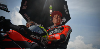 Pebalap MotoGP Shock Lihat Bensin Eceran Sama Emak-Emak Bonceng 4 Pebalap MotoGP Shock Lihat Bensin Eceran Sama Emak-Emak Bonceng 4