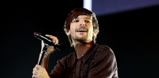 Louis Tomlinson Umumkan Pembatalan Konser di Rusia Louis Tomlinson Umumkan Pembatalan Konser di Rusia