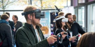 Cowok Ini Tunjukin Gimana Rasanya Kerja di Dunia Metaverse Cowok Ini Tunjukin Gimana Rasanya Kerja di Dunia Metaverse