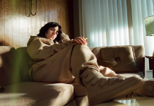 Stok Sepatu Kolaborasi Billie Eilish X Nike Terjual Dalam 90 Menit Stok Sepatu Kolaborasi Billie Eilish X Nike Terjual Dalam 90 Menit