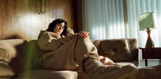 Stok Sepatu Kolaborasi Billie Eilish X Nike Terjual Dalam 90 Menit Stok Sepatu Kolaborasi Billie Eilish X Nike Terjual Dalam 90 Menit