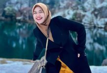 Ria Ricis Pipis Bawa HP yang Lagi Live Instagram Ria Ricis Pipis Bawa HP yang Lagi Live Instagram