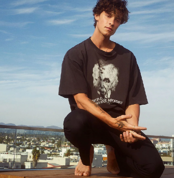 5 Cemilan Shawn Mendes Yang Sering Dipamerin Penyanyi Ini