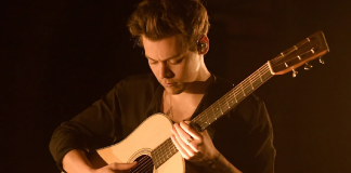 Harry Styles Dukung Kampanye “Akhiri Kekerasan Senjata” Lewat Donasi Harry Styles Dukung Kampanye “Akhiri Kekerasan Senjata” Lewat Donasi