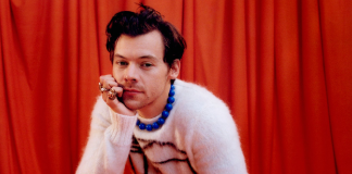 Harry Styles Bikin Trend Lagi Lewat Warna Kuku Oatmeal Harry Styles Bikin Trend Lagi Lewat Warna Kuku Oatmeal