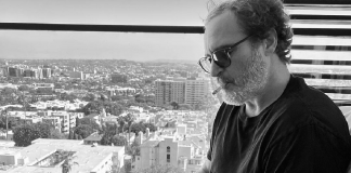 Sutradara Bagikan Foto Joaquin Phoenix Baca Naskah. Fix Joker 2! Sutradara Bagikan Foto Joaquin Phoenix Baca Naskah. Fix Joker 2!