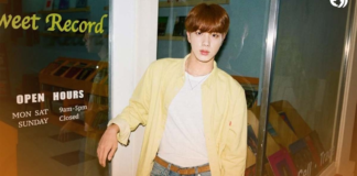 Nggak Keliatan Di Pesta Debut J-Hope, Jin BTS Pilih Baca Webtoon Nggak Keliatan Di Pesta Debut J-Hope, Jin BTS Pilih Baca Webtoon