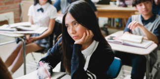 MV “High School In Jakarta” Dikritik Netizen: Nggak Relate Mbak MV “High School In Jakarta” Dikritik Netizen: Nggak Relate Mbak