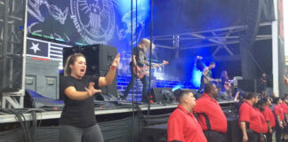 Juru Bahasa Isyarat Di Konser Ini Menarik Perhatian Juru Bahasa Isyarat Di Konser Ini Menarik Perhatian