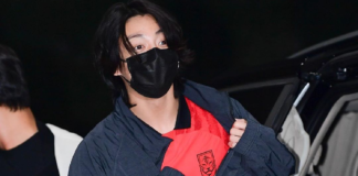 Jungkook BTS Pamer Jersey Timnas Korea Dari Qatar Jungkook BTS Pamer Jersey Timnas Korea Dari Qatar