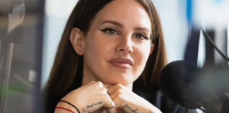 Lana Del Rey Cuma Pasang Billboard Album Baru di Kota Mantannya Lana Del Rey Cuma Pasang Billboard Album Baru di Kota Mantannya