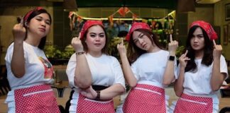 Hal Sedih Ini Ternyata Dialami Waitress Karen’s Diner Hal Sedih Ini Ternyata Dialami Waitress Karen's Diner