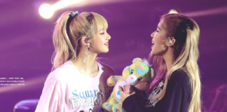 Lisa Tahu Sesuatu dan Langsung Singkirkan Boneka Dari Fans Lisa Tahu Sesuatu dan Langsung Singkirkan Boneka Dari Fans