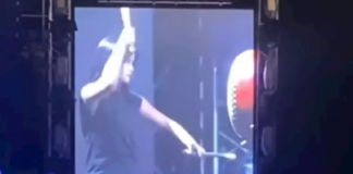 JKT48 Lagi Perform Bedug Taiko, Penonton Reflek Takbiran JKT48 Lagi Perform Bedug Taiko, Penonton Reflek Takbiran