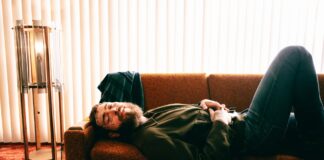 Post Malone Curhat Capek Hidup Buru-Buru Post Malone resmi merilis single "Overdrive," single ketiga dari albumnya yang akan datang AUSTIN, dan lagu tersebut langsung naik ke Top 10