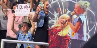 Paramore Ajak Naik Fans Kecil Ke Panggung Konser Paramore Ajak Naik Fans Kecil Ke Panggung Konser