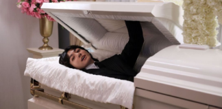 Peti Mati Jungkook di MV Seven Ludes Terjual Peti Mati Jungkook di MV Seven Ludes Terjual