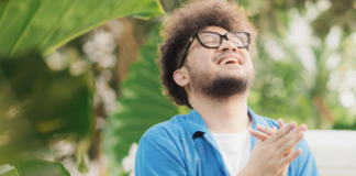 Kunto Aji Puji Fans JKT48 Saat Dia Manggung Kunto Aji Puji Fans JKT48 Saat Dia Manggung