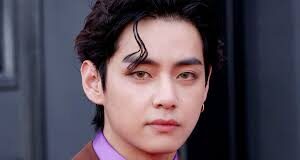 Dipakai Terbalik Sama V BTS, Brand Langsung Ubah Desain Dipakai Terbalik Sama V BTS, Brand Langsung Ubah Desain