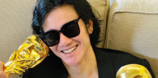 Senyum Lebar Vino G Bastian Dapat 4 Piala Dari IMA Awards 2023 Senyum Lebar Vino G Bastian Dapat 4 Piala Dari IMA Awards 2023