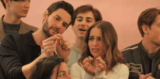 “Game Of Thrones” Emilia Clarke Viral Gara-Gara Finger Heart "Game Of Thrones" Emilia Clarke Viral Gara-Gara Finger Heart