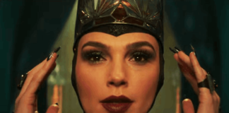Penampilan Gal Gadot Jadi Evil Queen di LA Snow White Penampilan Gal Gadot Jadi Evil Queen di LA Snow White