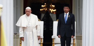 Momen Saat Paus dari Vatikan Sampai di Indonesia. Ada apa? Momen Saat Paus dari Vatikan Sampai di Indonesia. Ada apa?