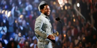 Dibuat Dalam Hitungan Jam, Dirilis Jadi Diss Track, Kini Menang Grammy Dibuat Dalam Hitungan Jam, Dirilis Jadi Diss Track, Kini Menang Grammy