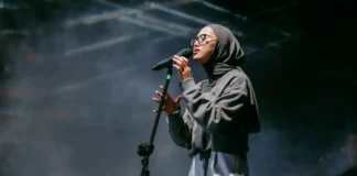 Feby Putri Resmi Dilamar Sang Gitaris Feby Putri Resmi Dilamar Sang Gitaris