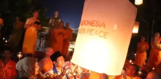 Lampion Di Perayaan Waisak di Borobudur Dikonfirmasi Berbahan Ramah Lingkungan Lampion Di Perayaan Waisak di Borobudur Dikonfirmasi Berbahan Ramah Lingkungan