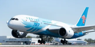 Demi Keberuntungan, Nenek Lempar Koin ke Pesawat, Malah Delay 5 Jam Demi Keberuntungan, Nenek Lempar Koin ke Pesawat, Malah Delay 5 Jam