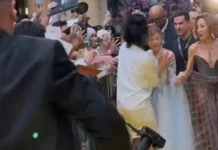 Jalani Premier Wicked di Singapura, Ariana Grande Diserang Jalani Premier Wicked di Singapura, Ariana Grande Diserang