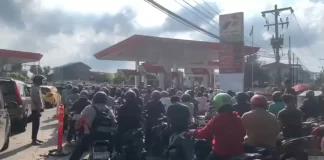 Medan Perlahan Pulih, Tapi Antrean BBM Masih Berlangsung Medan Perlahan Pulih, Tapi Antrean BBM Masih Berlangsung